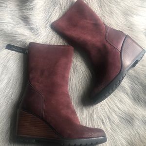 New Sorel Suede Wedge Boots 8.5 fits more like a 8